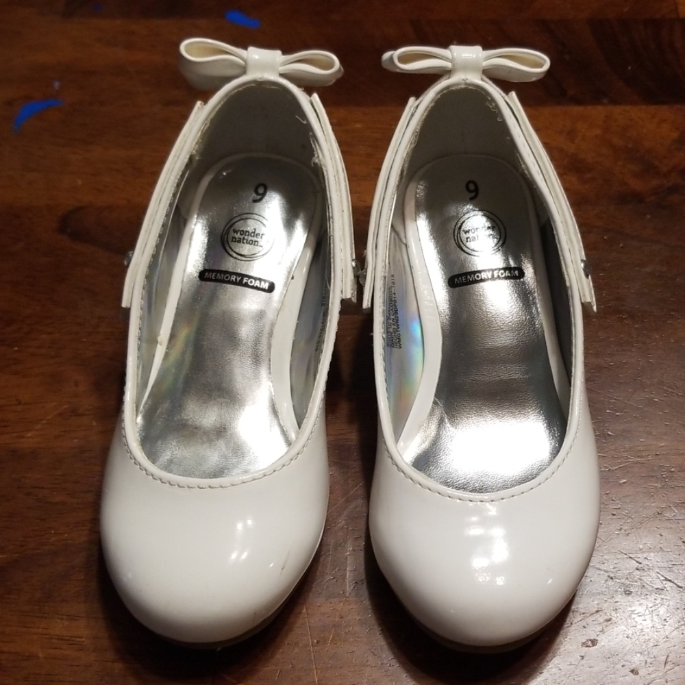 Little girls white dress shoes, size 9